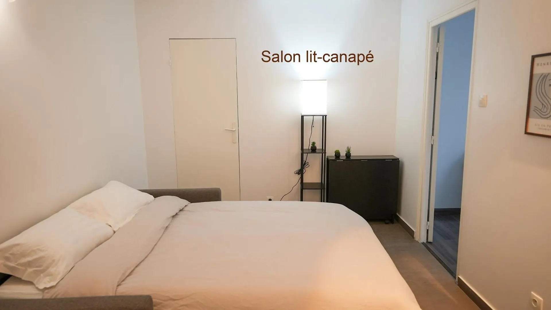 Appartement Confortable Et Lumineux A Belleville Paris 0*,  France